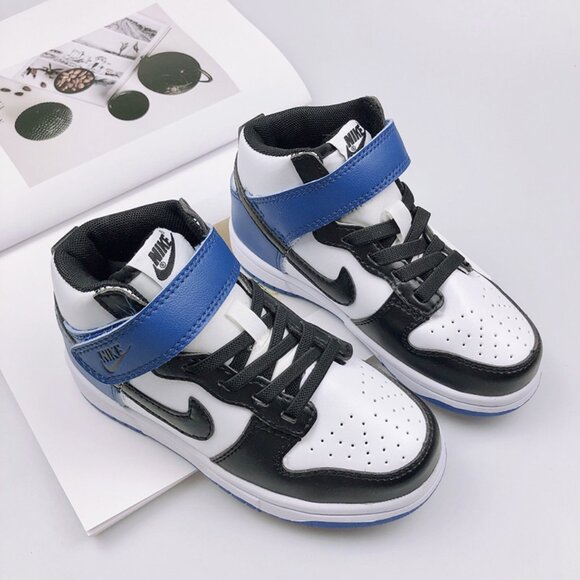 Nike SB Dunk Low Low-Top Sneakers In Black And White - Picture 1 of 9